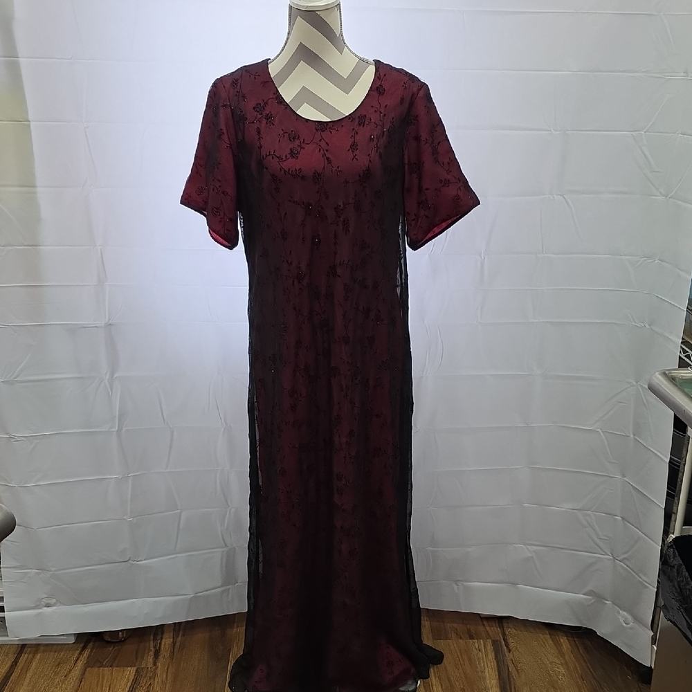 Red Maxi Gown with Scoop Neck and Short Sleeves